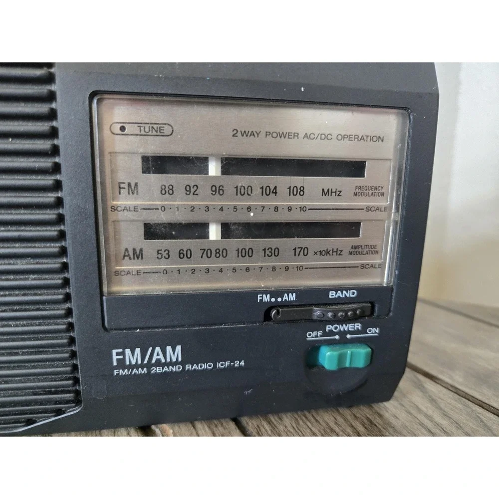Vintage Sony FM/AM 2 BAND Radio ICF-24 Portable 4 AA Batteries/Power Cord-WORKS